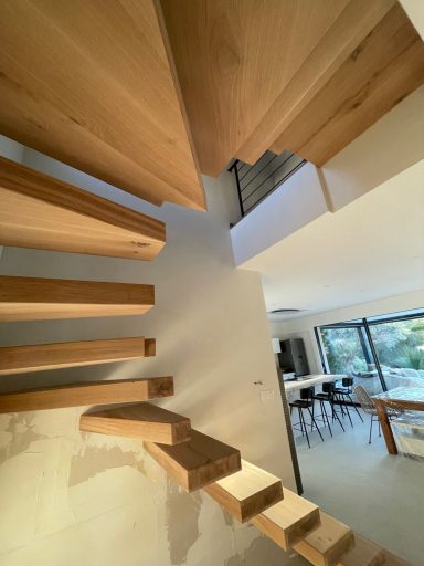 Escalier suspendu en bois Castellet (13) 